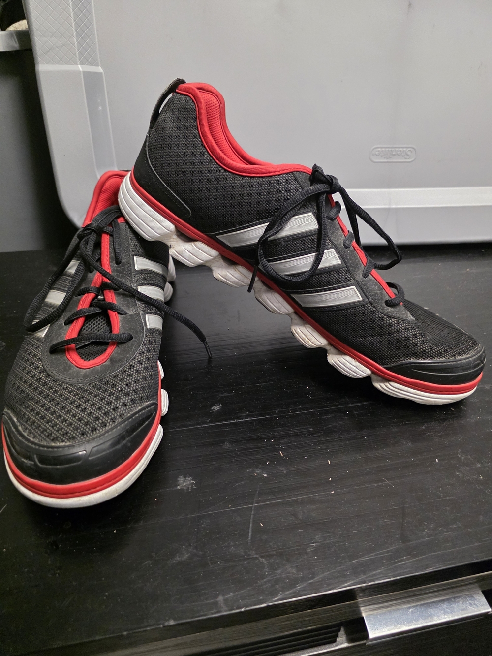 adidas Liquid 2 Men's Low Top Lace Up Athletic Sneakers Black G59034